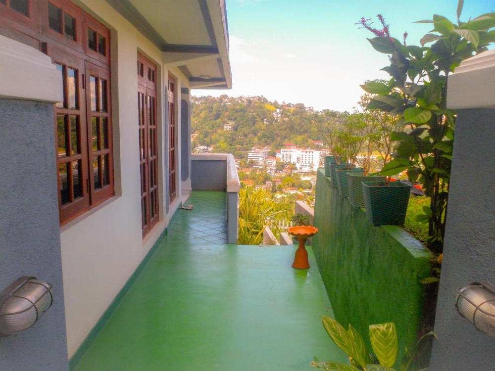 Jaya Tomodachi Main image